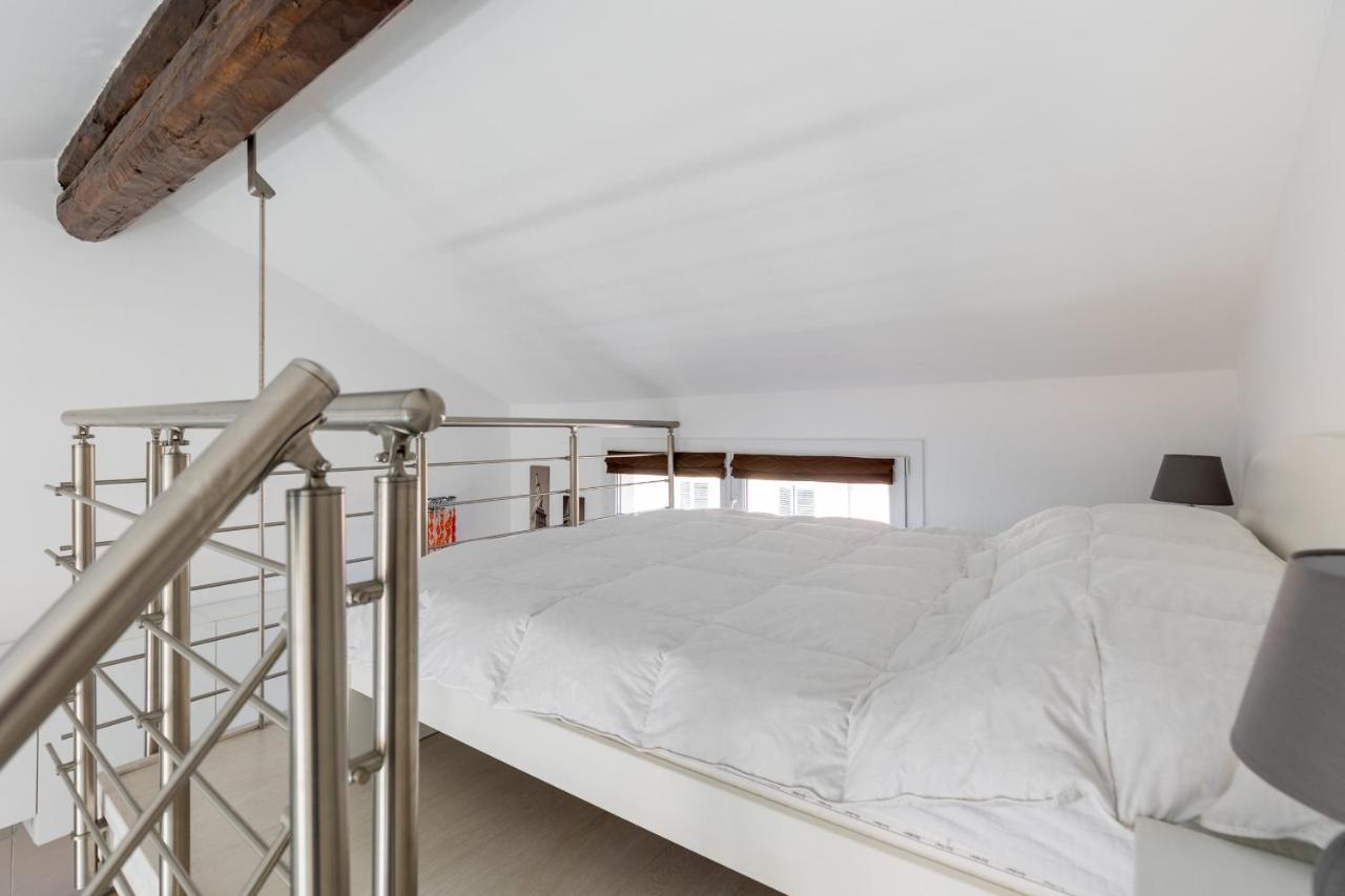 Cozy Mezzanine Apartment By Wonderful Italy Bologna Luaran gambar